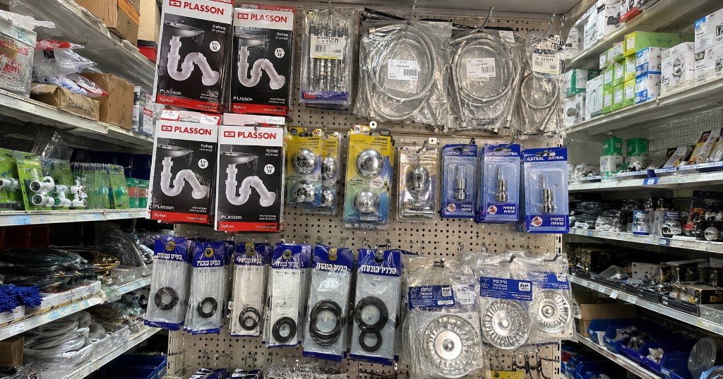 מלאי אינסטלציה מקצועי — מוצרי Plasson, Astral, צינורות גמישים ואביזרי סניטציה על המדף מלאי אינסטלציה מקצועי — מוצרי Plasson, Astral, צינורות גמישים ואביזרי סניטציה על המדף
